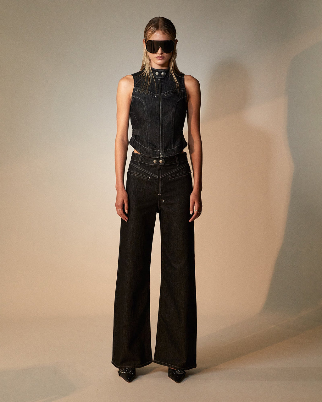 Womens Paradigm Gilet Midnight Slim Fashion Tops - Black