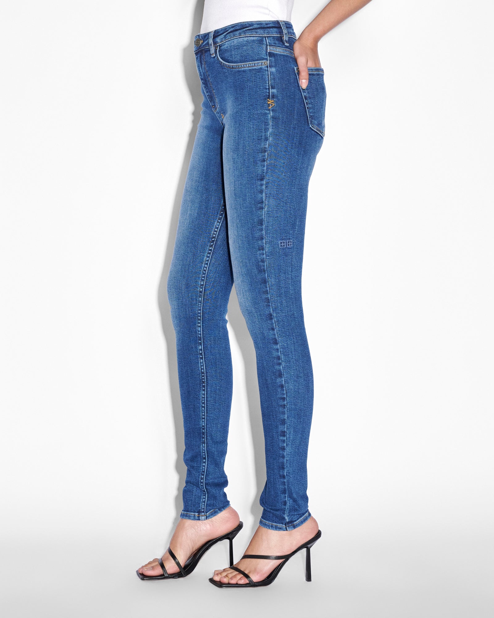 WOMENS  SPRAY ON XTRA RECALL SKINNY DENIM JEANS