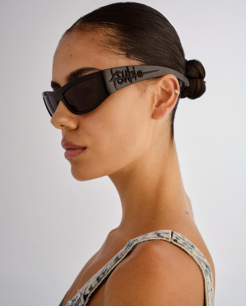 SLOANE SUNGLASSES BLACK EYEWEAR