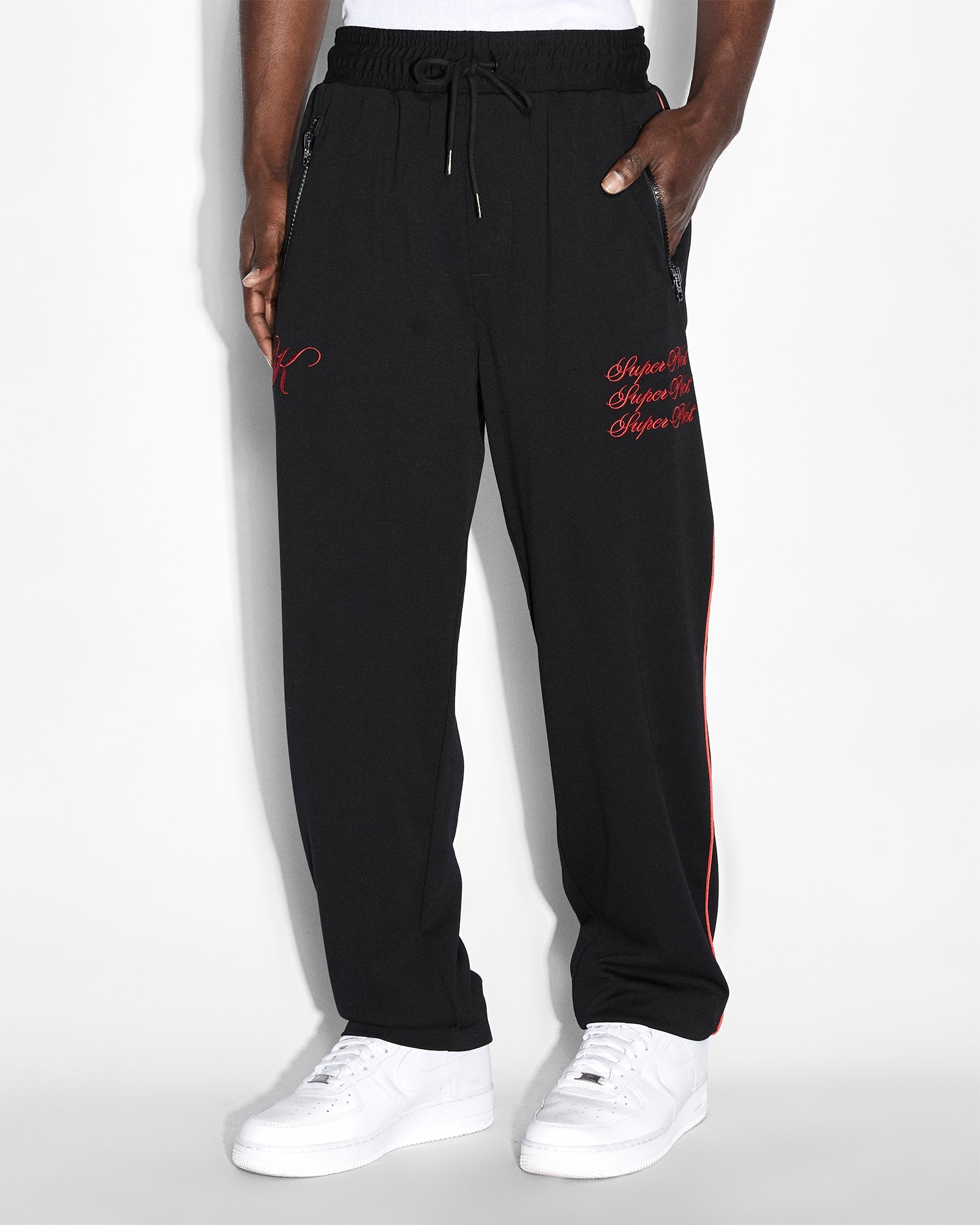 MENS SCRIPTED SYNTHESIS PANT BLACK/RED RELAXED TAPERED PANTS