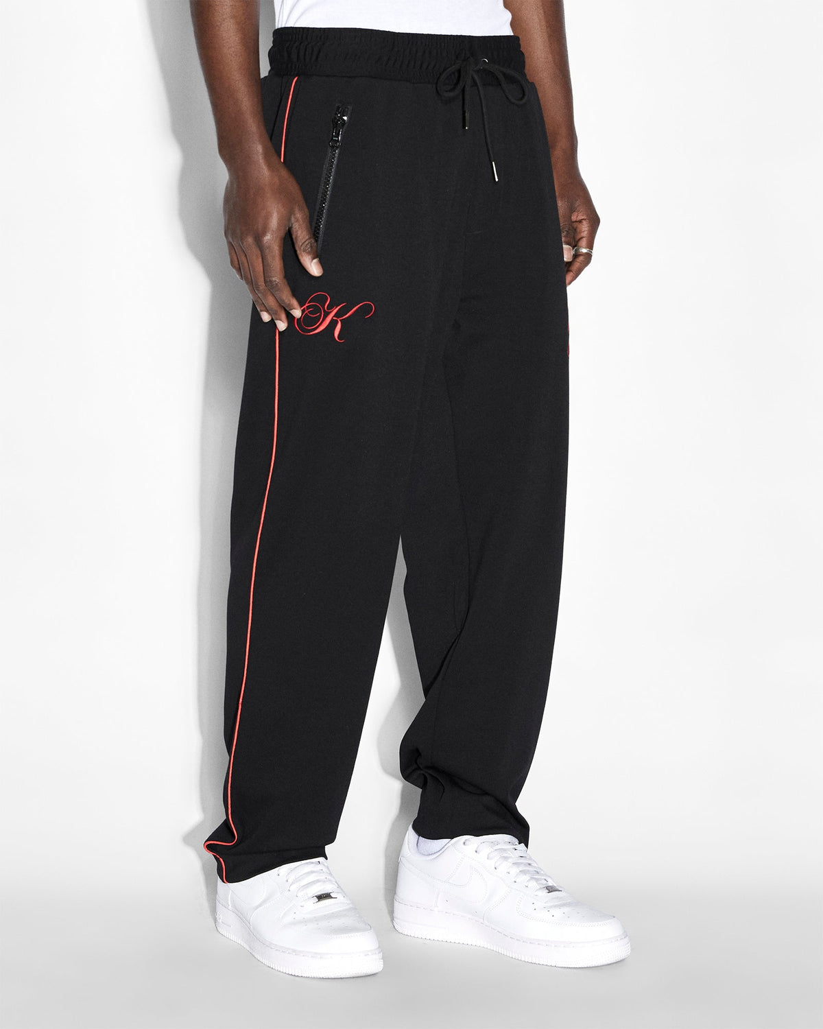 Mens Scripted Synthesis Pant Black/red Relaxed Tapered Pants - Black