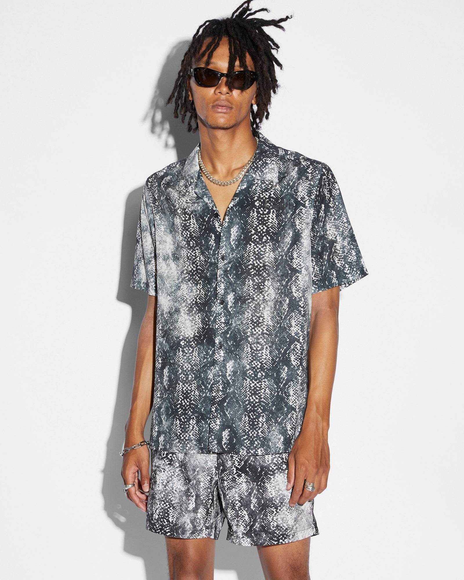 MENS  MAMBA RESORT SS SHIRT BLACK REGULAR SHIRTS