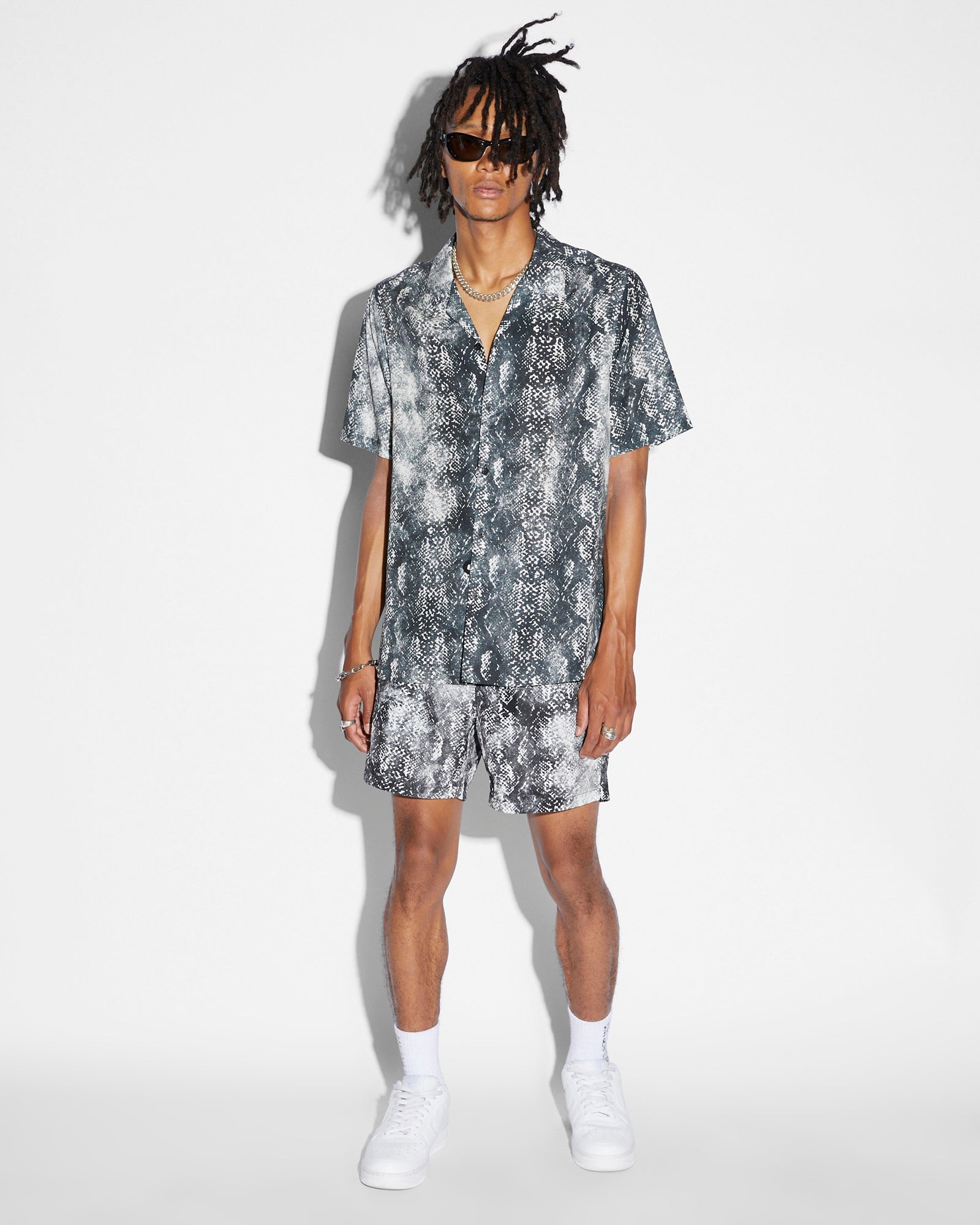 MENS  MAMBA RESORT SS SHIRT BLACK REGULAR SHIRTS