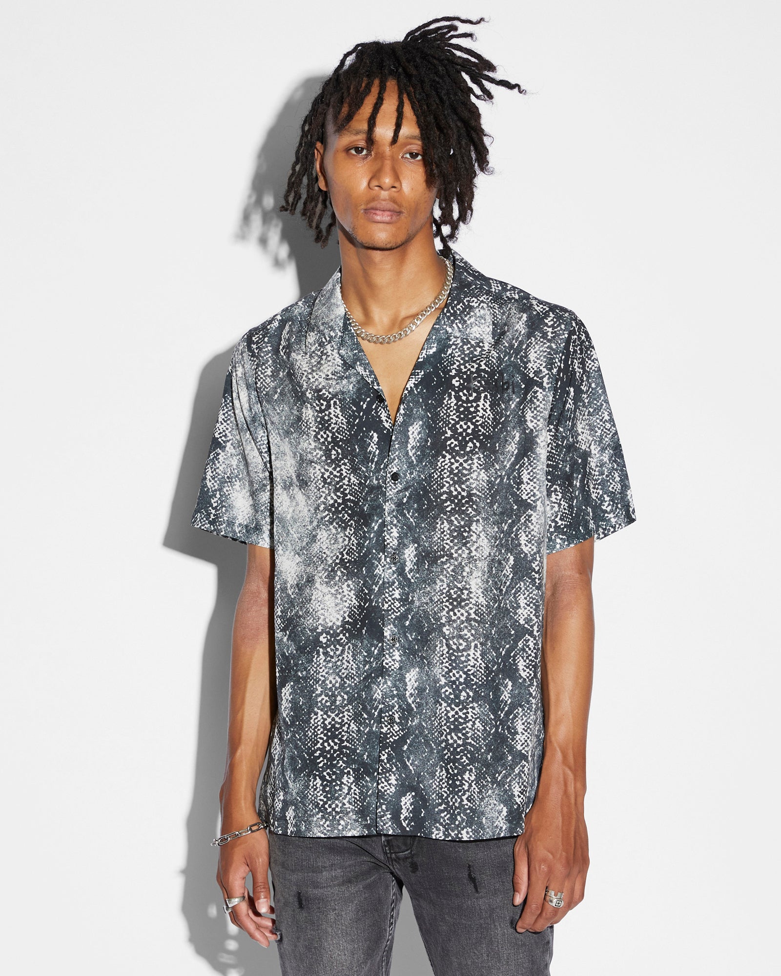 MENS  MAMBA RESORT SS SHIRT BLACK REGULAR SHIRTS