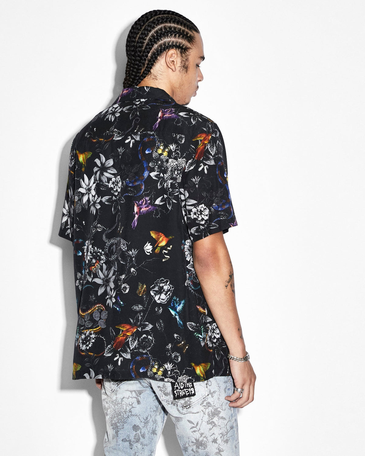 Mens Unearthly Resort Ss Shirt Black Regular Shirts - Black
