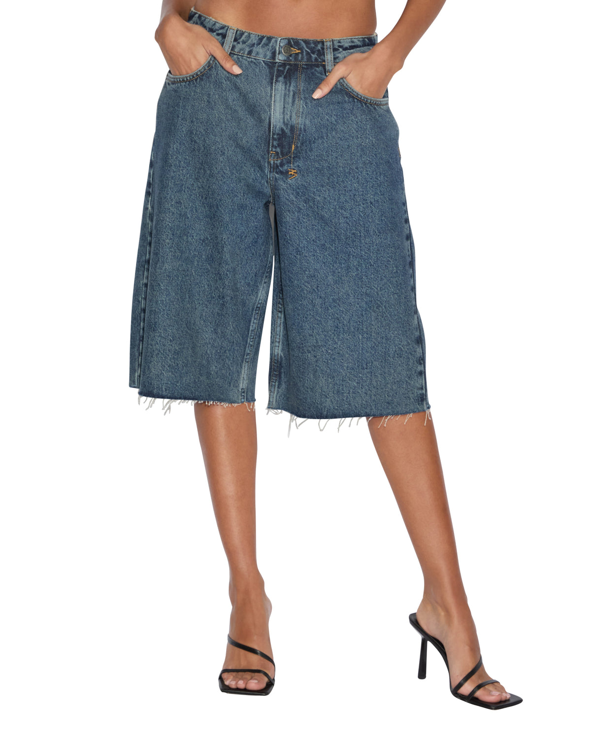 WOMENS LOW RIDER SHORT SUBWAY WALKSHORTS