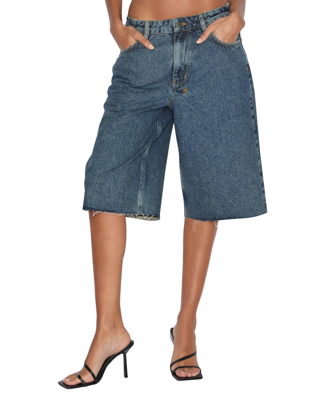 WOMENS LOW RIDER SHORT SUBWAY WALKSHORTS