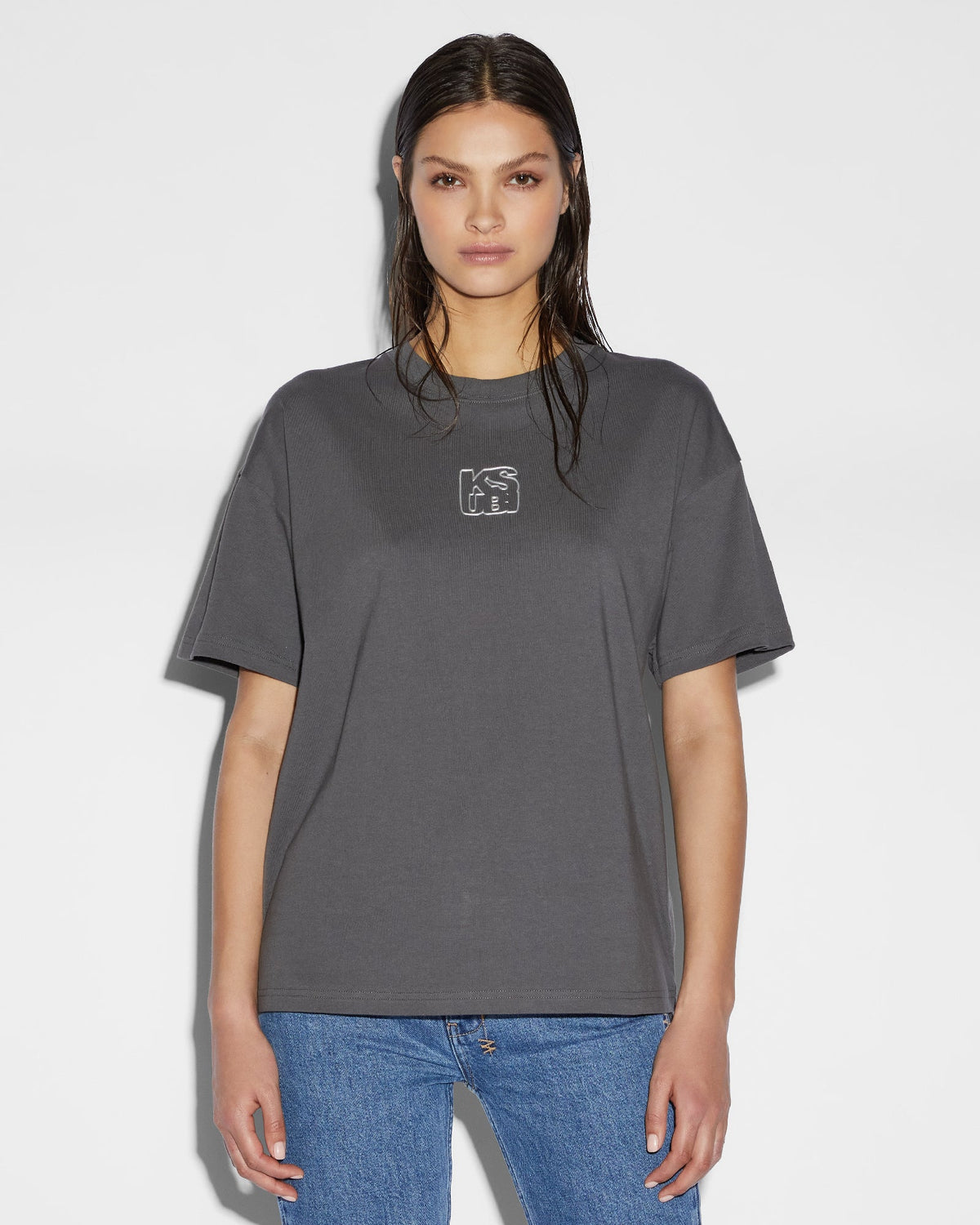 WOMENS STACKED OH G SS TEE CHARCOAL TEES